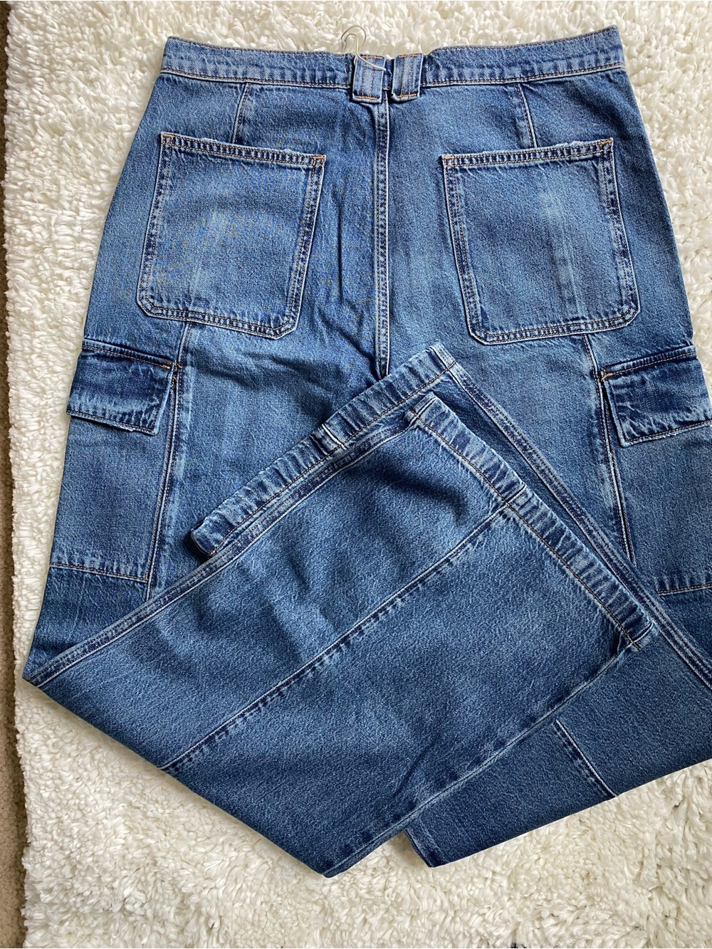Hudson Jeans Wide-Leg Cargo Jeans in Faded Blue Denim - Picture 6 of 6